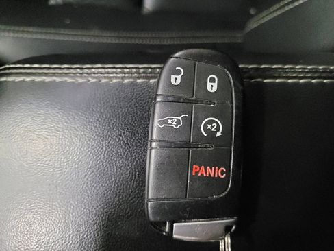 Used 2017 Jeep Grand Cherokee Limited image 32