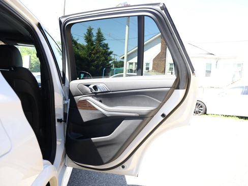 Used 2021 BMW X5 xDrive40i w/ M Sport Package AWD/4WD image 33