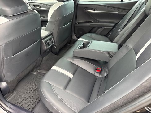 Used 2025 Toyota Camry SE FWD image 20