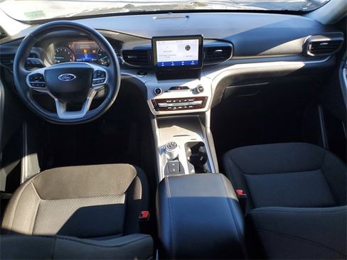 Used 2023 Ford Explorer XLT image 16