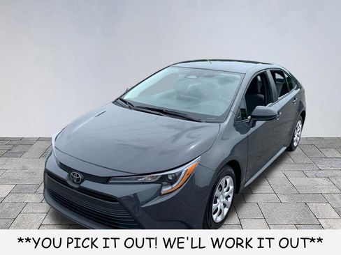 Used 2025 Toyota Corolla LE FWD image 3