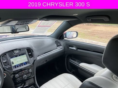 Used 2019 Chrysler 300 S w/ Safetytec Plus Group image 19