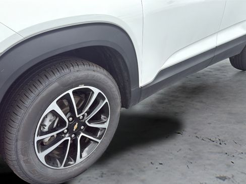Used 2025 Chevrolet TrailBlazer LT AWD/4WD image 30