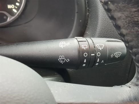 Used 2019 Jeep Renegade Latitude w/ Cold Weather Group image 32