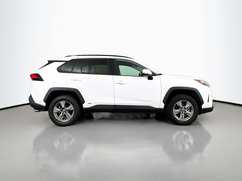 Certified 2022 Toyota RAV4 XLE w/ XLE Grade Weather Package AWD/4WD image 8
