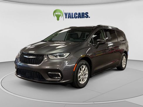 Used 2022 Chrysler Pacifica Touring-L FWD image 1