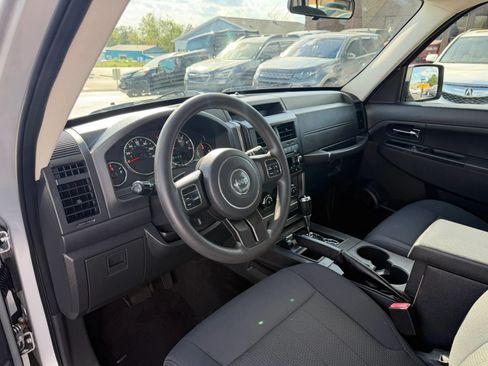 Used 2011 Jeep Liberty Sport AWD/4WD image 8