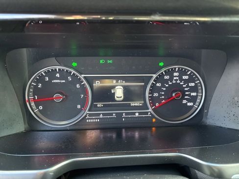 Used 2023 Kia Sorento LX image 19