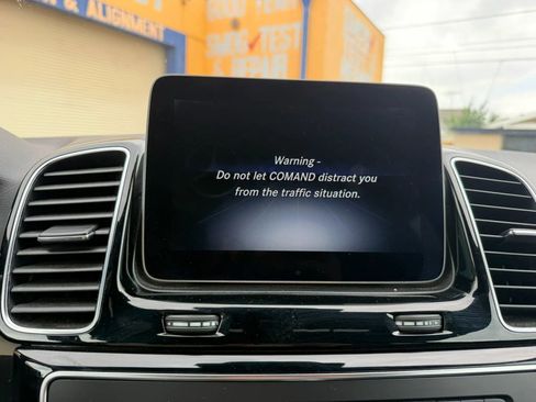 Used 2019 Mercedes-Benz GLE 400 4MATIC image 25