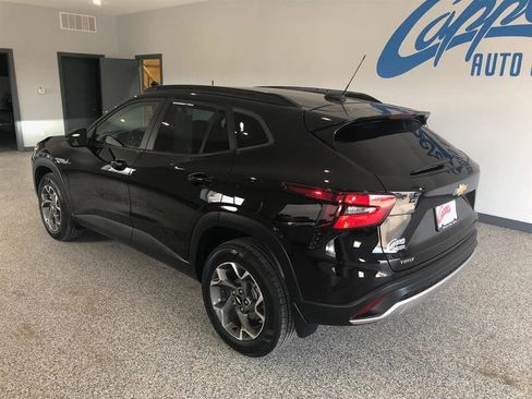 Used 2024 Chevrolet Trax LT w/ Driver Confidence Package image 4