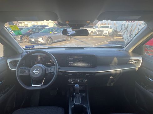 Used 2025 Nissan Kicks SV image 31