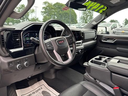 Used 2026 GMC Sierra 1500 SLT AWD/4WD image 16
