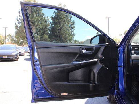 Used 2016 Toyota Camry SE FWD image 7