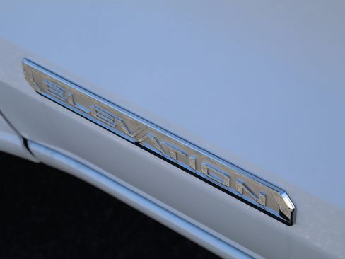 New 2026 GMC Canyon Elevation w/ Convenience Package image 17