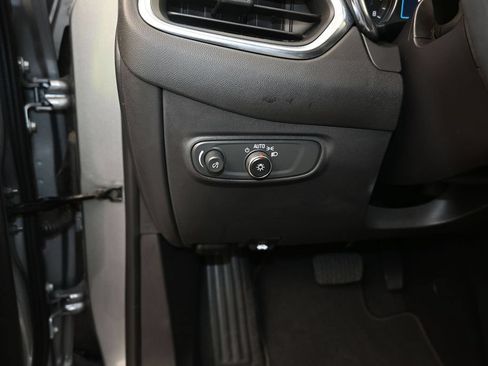 Used 2023 Chevrolet Equinox LS w/ LS Convenience Package FWD image 12