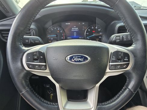 Used 2022 Ford Explorer XLT image 13