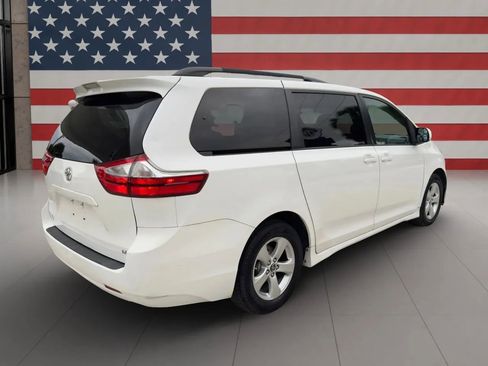 Used 2018 Toyota Sienna LE image 5