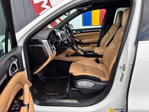 Used 2017 Porsche Cayenne S w/ Premium Plus Package AWD/4WD image 11