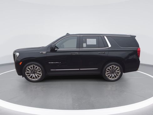 Used 2023 GMC Yukon Denali Ultimate AWD/4WD image 6