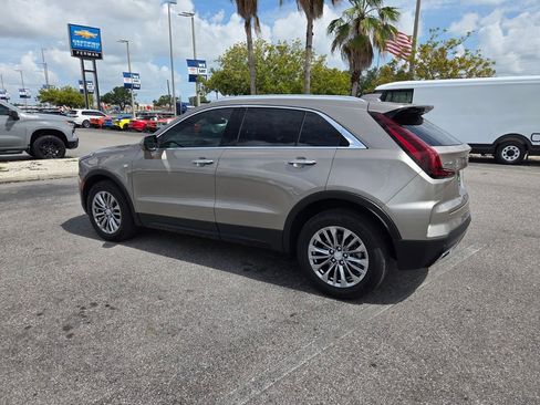 Used 2025 Cadillac XT4 Premium Luxury FWD image 10