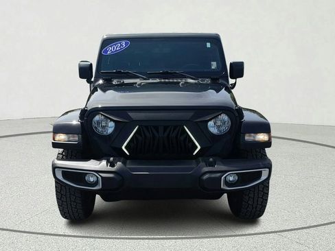 Used 2023 Jeep Gladiator Overland image 2