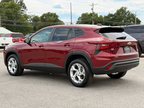 Used 2024 Chevrolet Trax LS w/ LS Convenience Package FWD image 7