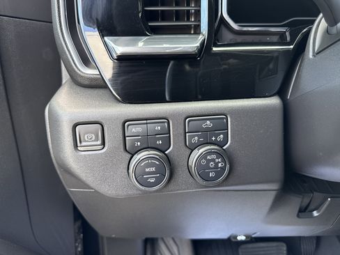 Used 2022 Chevrolet Silverado 1500 RST image 22