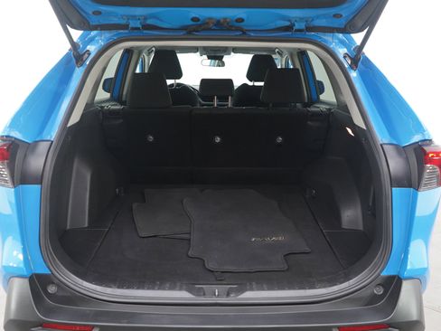 Used 2019 Toyota RAV4 LE image 16