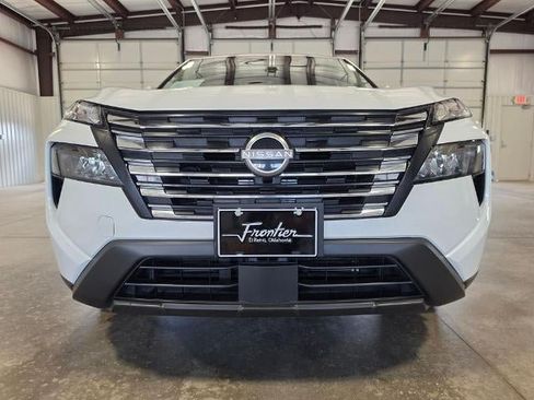 Used 2024 Nissan Rogue SV FWD image 8