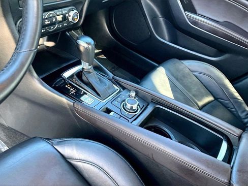 Used 2018 MAZDA MAZDA3 Touring image 10