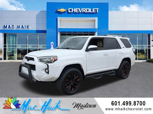 Used 2022 Toyota 4Runner SR5 image 1