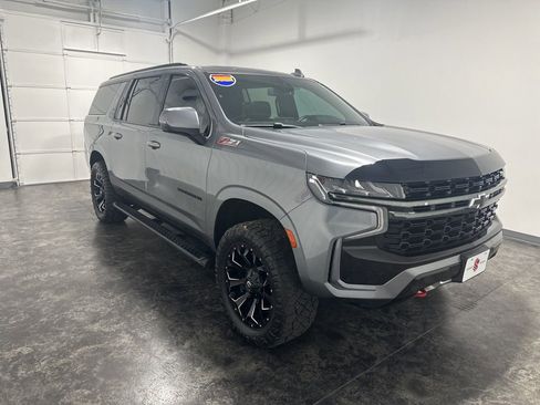 Used 2021 Chevrolet Suburban Z71 w/ Luxury Package image 3