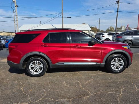 Used 2020 Ford Explorer XLT w/ Equipment Group 202A AWD/4WD image 2
