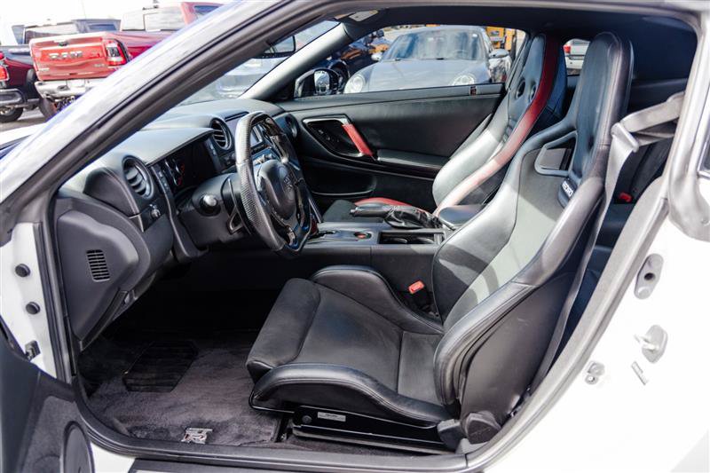 Used 2015 Nissan GT-R Black Edition AWD/4WD image 17