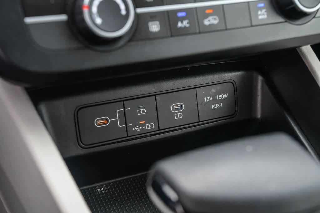 Used 2025 Hyundai Tucson SE FWD image 23