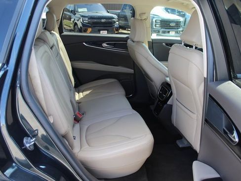 Used 2023 Lincoln Nautilus Reserve image 8