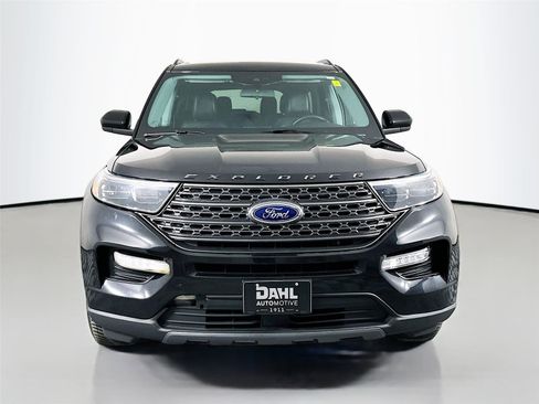 Used 2022 Ford Explorer XLT w/ Equipment Group 202A image 2