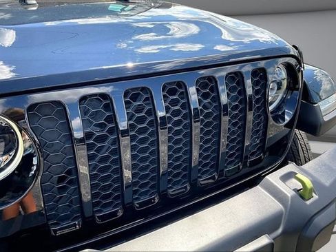Used 2023 Jeep Gladiator Sport AWD/4WD image 32