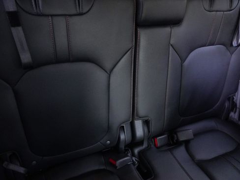 Used 2025 Honda Pilot TrailSport image 40