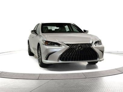 New 2025 Lexus ES 300h w/ Premium Package