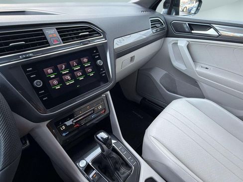 Certified 2022 Volkswagen Tiguan SE R-Line AWD/4WD image 16