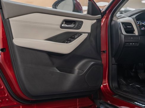 Used 2023 Nissan Rogue SL image 42