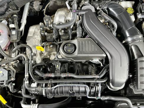 Used 2025 Volkswagen Jetta SE FWD image 32