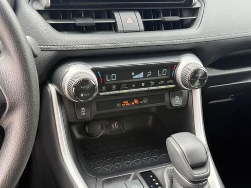Used 2025 Toyota RAV4 XLE w/ Convenience Package FWD image 18