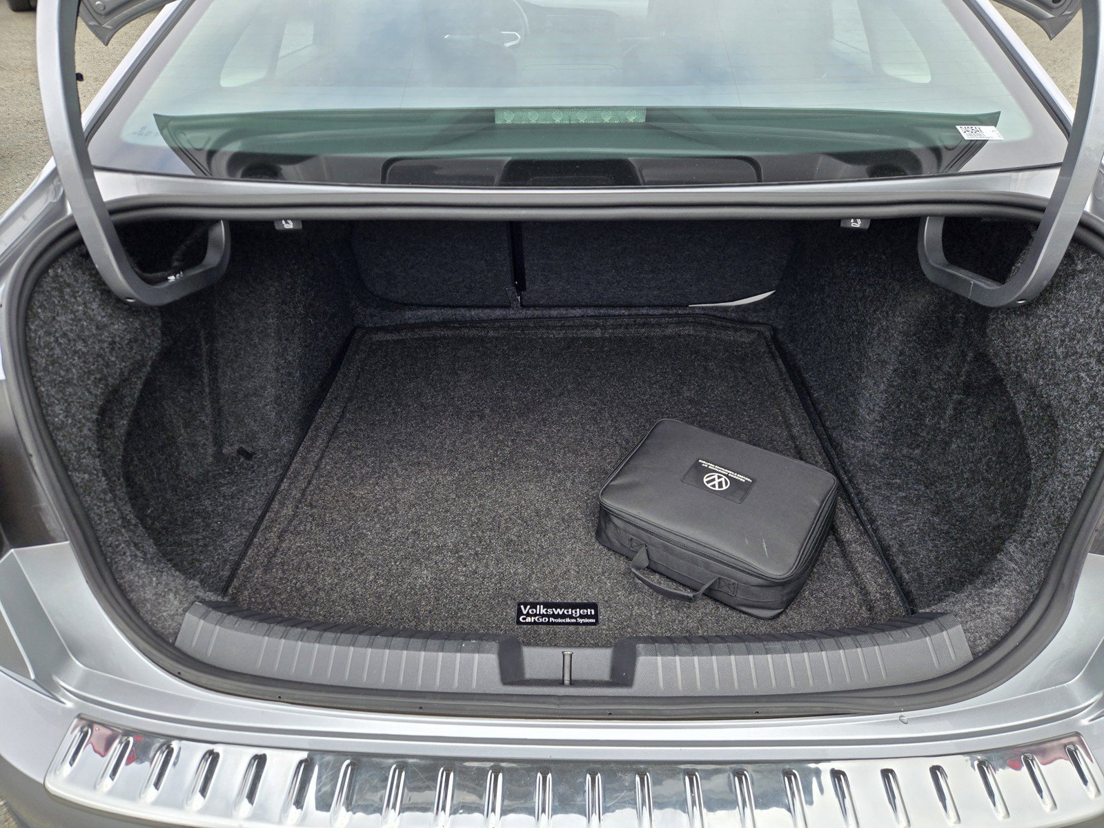 Used 2024 Volkswagen Jetta SE w/ Panoramic Sunroof Package FWD image 27