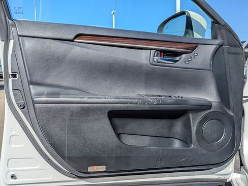 Used 2016 Lexus ES 300h image 12