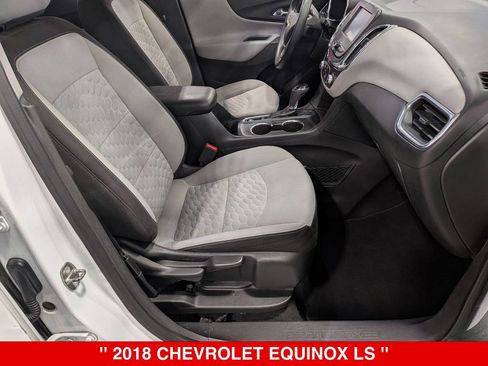Used 2018 Chevrolet Equinox LS FWD image 33