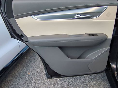 Certified 2018 Cadillac XT5 Luxury w/ Driver Awareness Package image 22