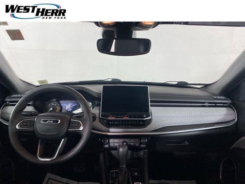 Used 2023 Jeep Compass Latitude w/ Convenience Group AWD/4WD image 19