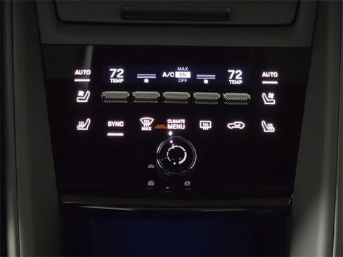 Certified 2025 Porsche Macan Electric image 23